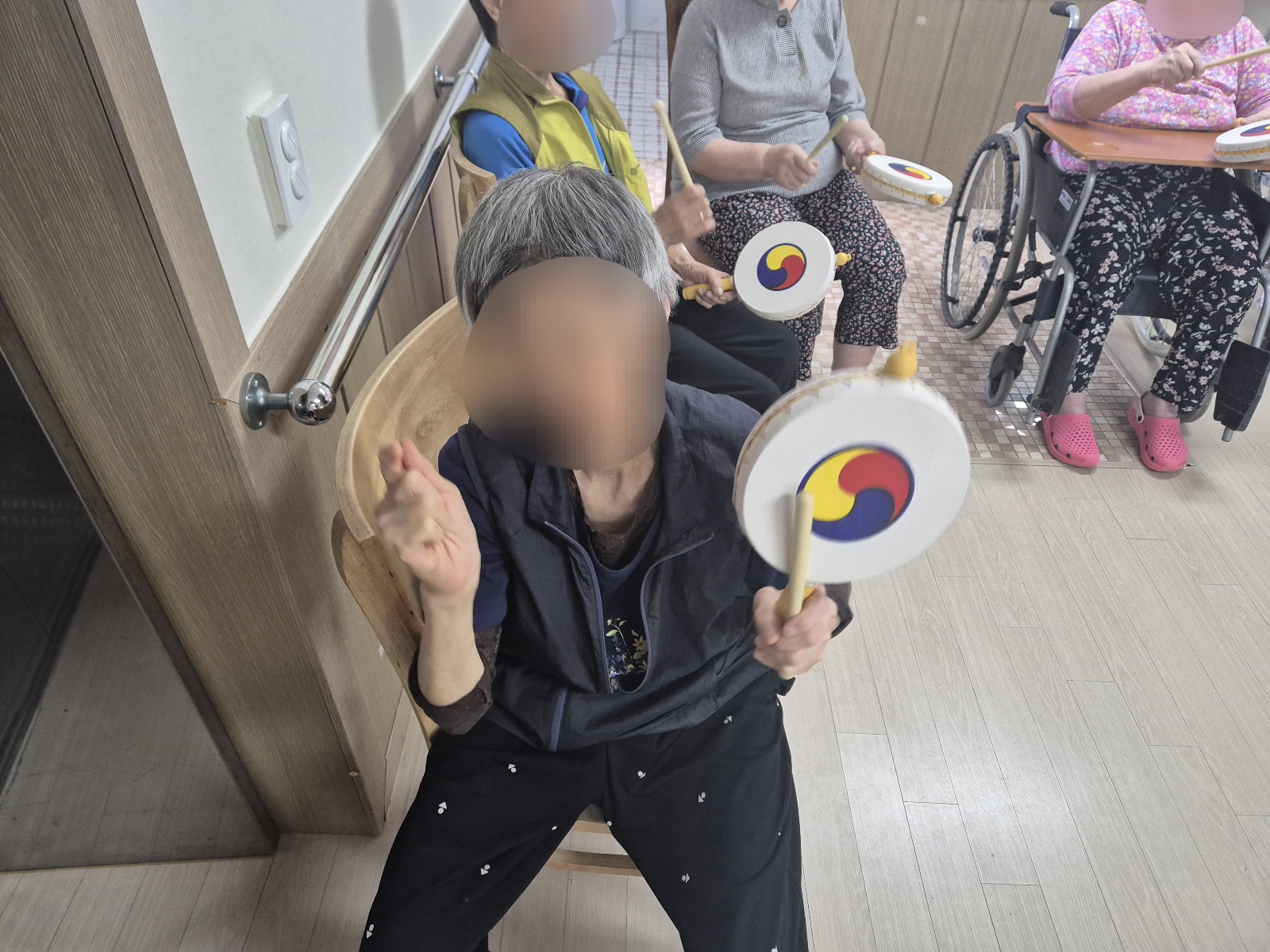 1794442064_N7arGiuz_ad25e288ec6f548f02f4da172d42341082a08091.jpg 이미지크게보기
