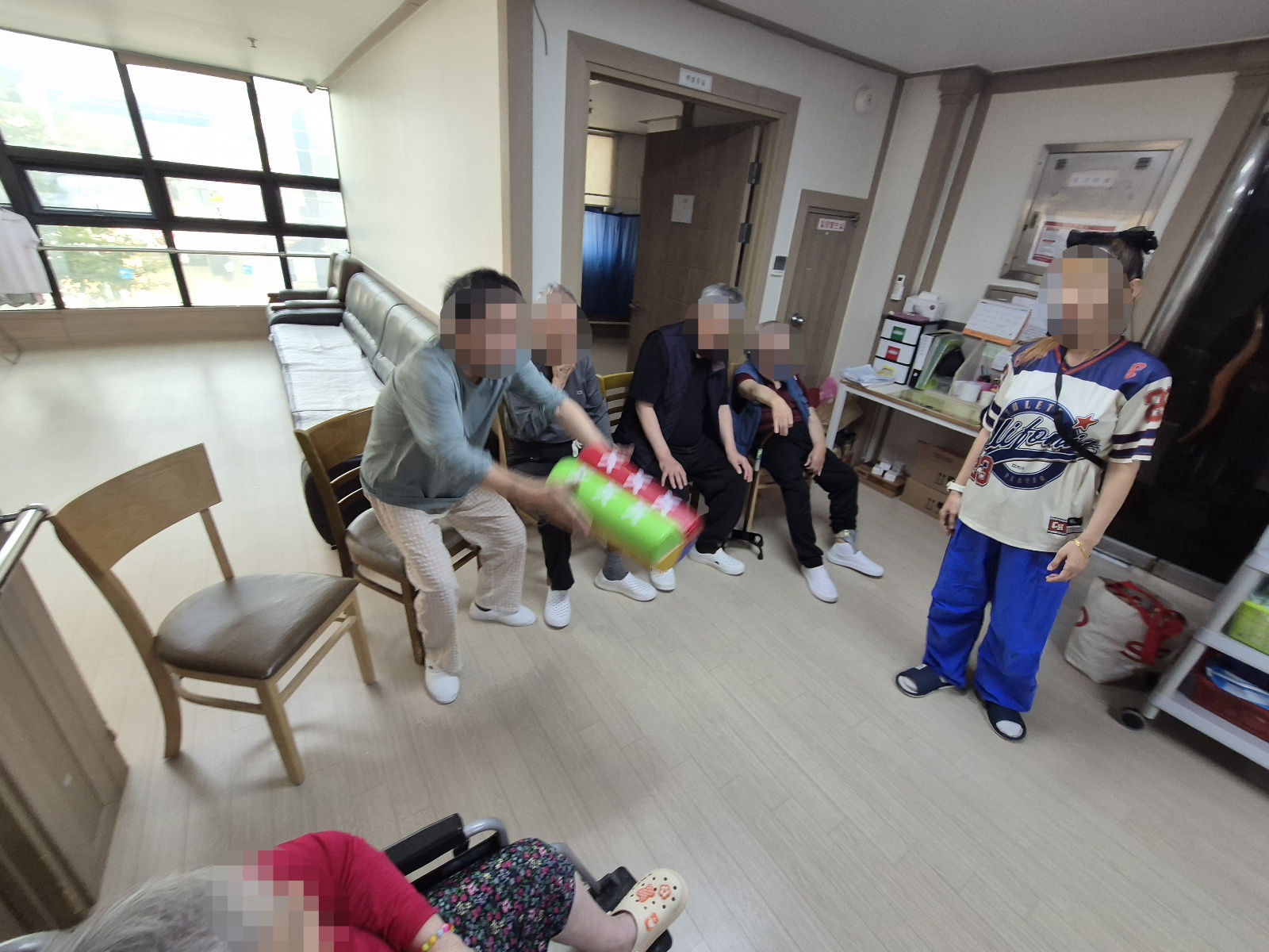 1794442064_p6KhGcSu_0e9f2d8cd06267c41d6c3fd9e8d05923a6b53599.jpg 이미지크게보기